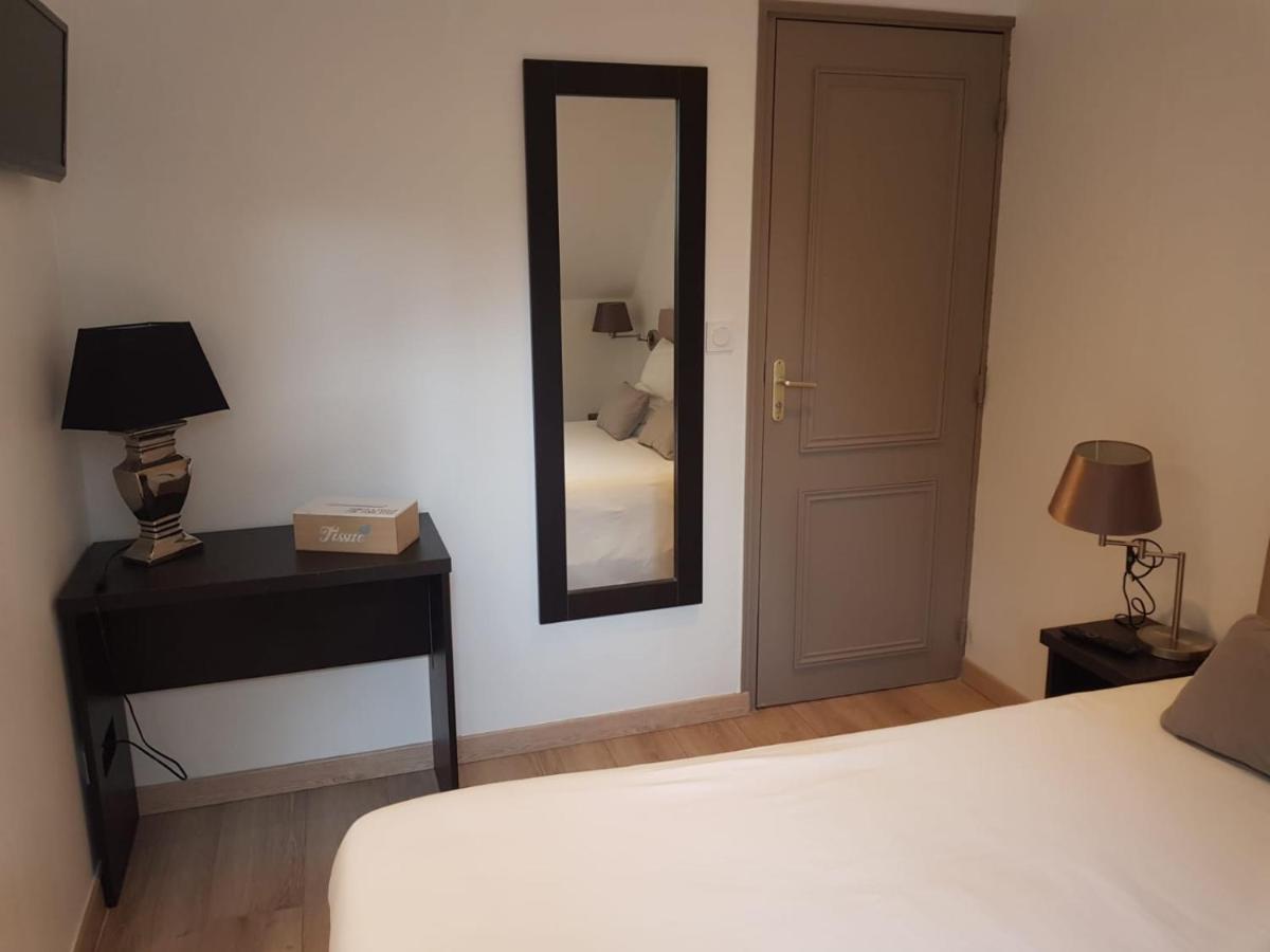 Le Clos Des Lodges Bernay  Room photo