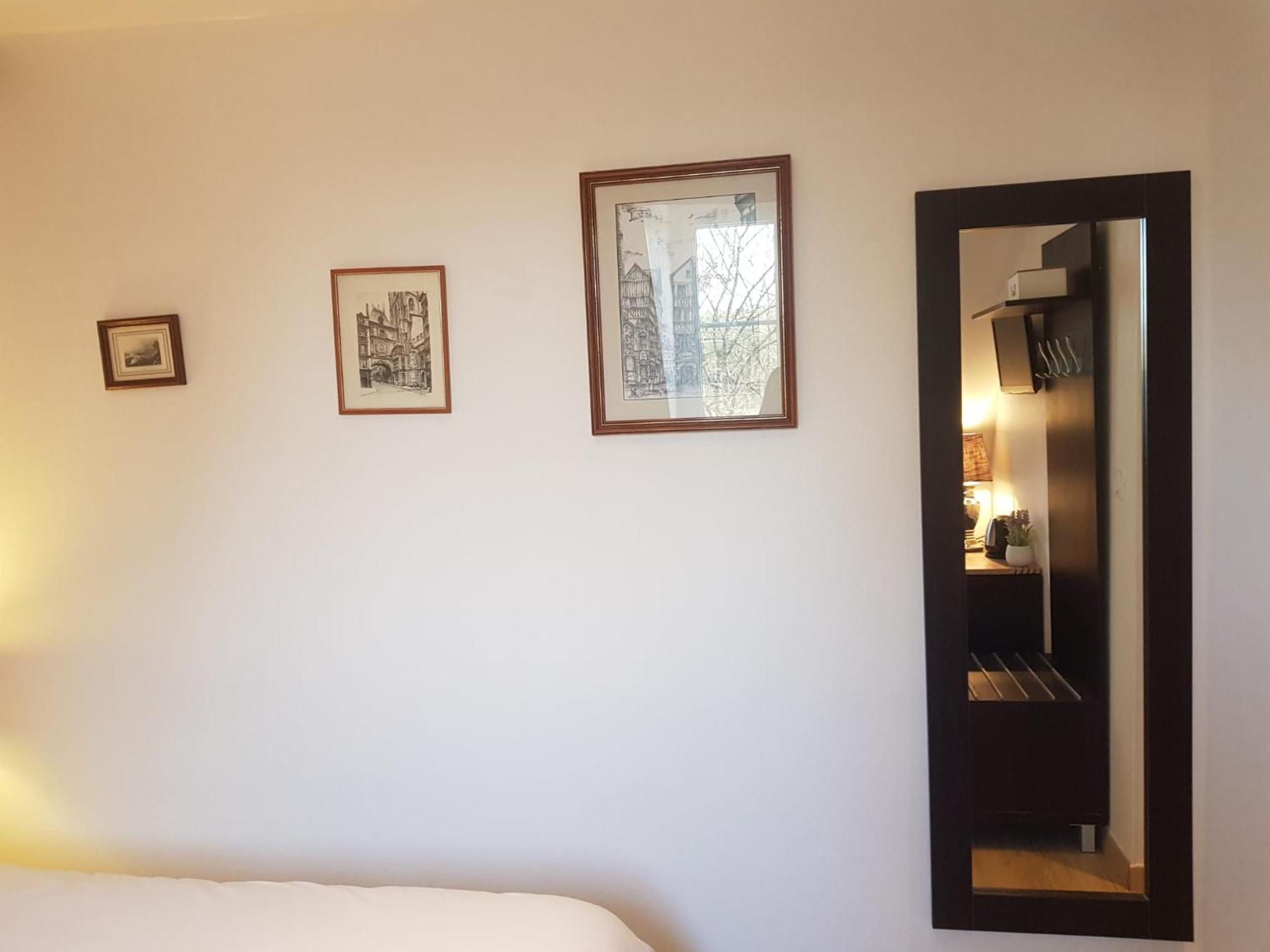 Le Clos Des Lodges Bernay  Room photo
