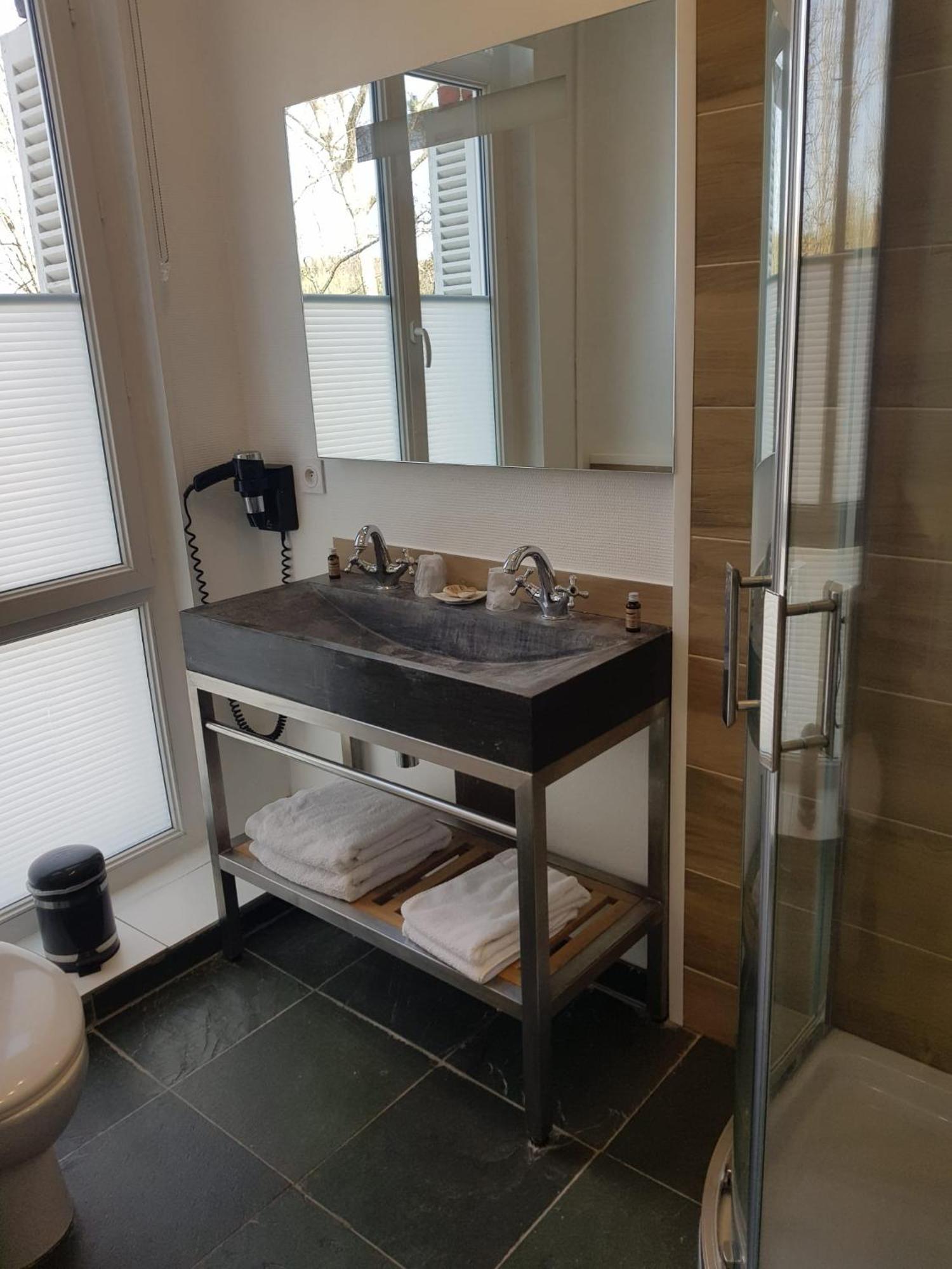 Le Clos Des Lodges Bernay  Room photo