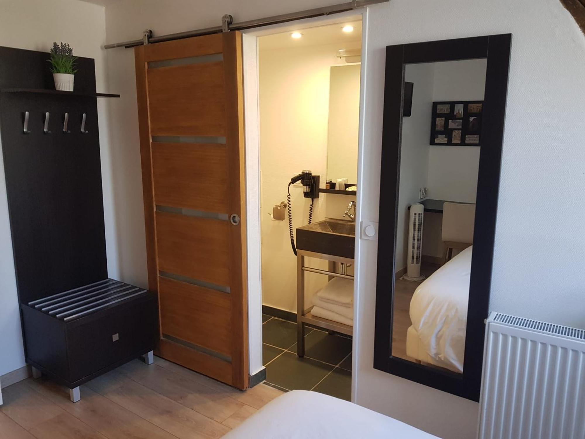 Le Clos Des Lodges Bernay  Room photo